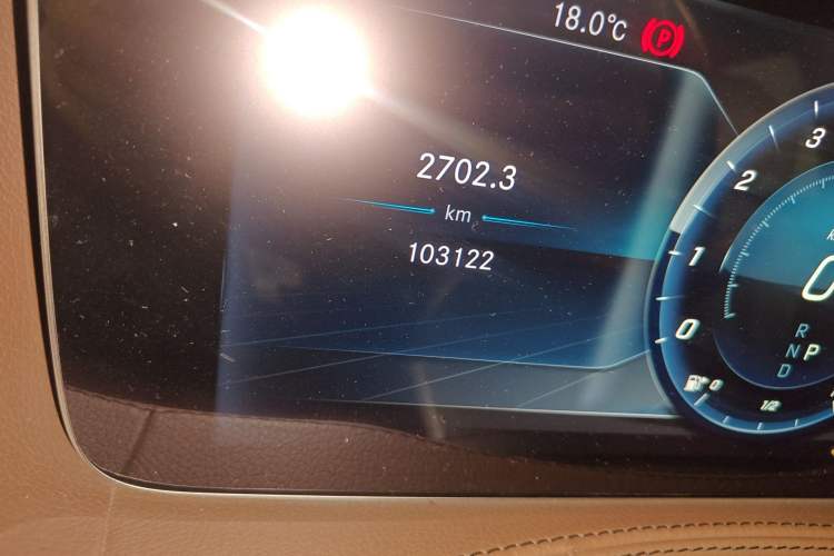 Used Mercedes-Benz S-Class 2018 S 450 L 4MATIC Odometer Close Up
