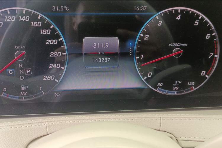 Used Mercedes-Benz S-Class 2018 S 320 L Odometer Close Up