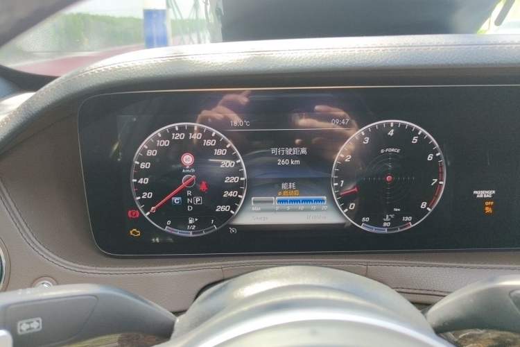 Used Mercedes-Benz S-Class 2018 S 320 L Odometer Close Up