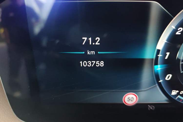 Used Mercedes-Benz S-Class 2018 S 450 L Odometer Close Up