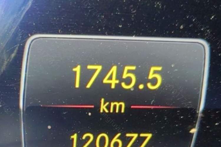 Used Mercedes-Benz S-Class 2018 S 450 L Odometer Close Up