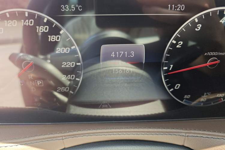 Used Mercedes-Benz S-Class 2018 S 320 L Odometer Close Up