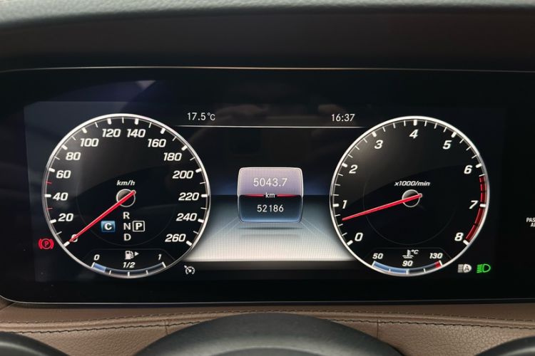 Used Mercedes-Benz S-Class 2018 S 350 L Odometer Close Up