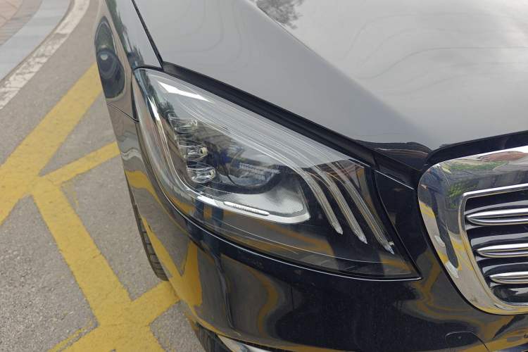 Used Mercedes-Benz S-Class 2018 S 320 L Right Front Headlight