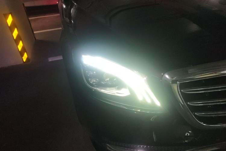 Used Mercedes-Benz S-Class 2018 S 320 L Right Front Headlight