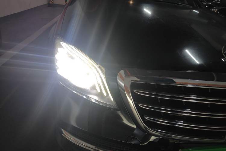 Used Mercedes-Benz S-Class 2018 S 320 L Right Front Headlight