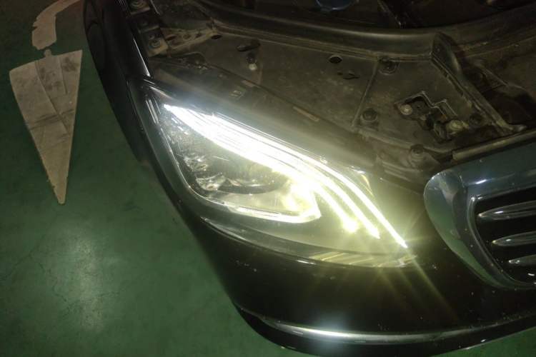 Used Mercedes-Benz S-Class 2018 S 320 L Right Front Headlight