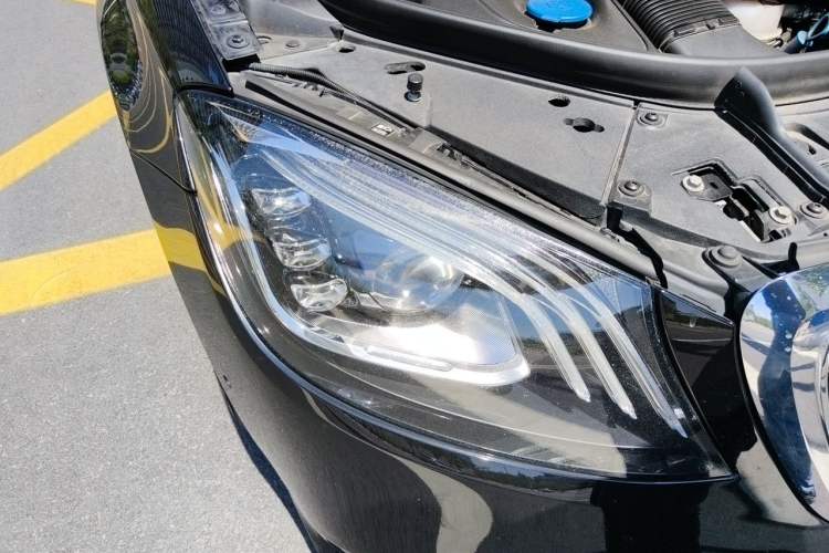 Used Mercedes-Benz S-Class 2018 S 320 L Right Front Headlight