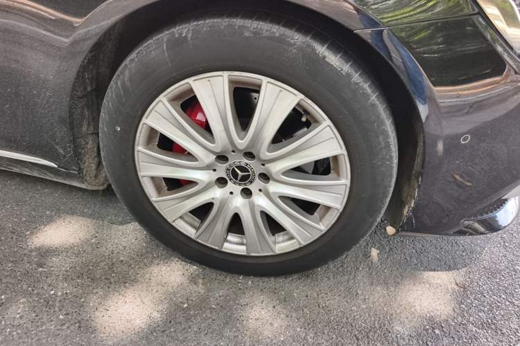 Used Mercedes-Benz S-Class 2018 S 320 L Right Front Wheel Hub
