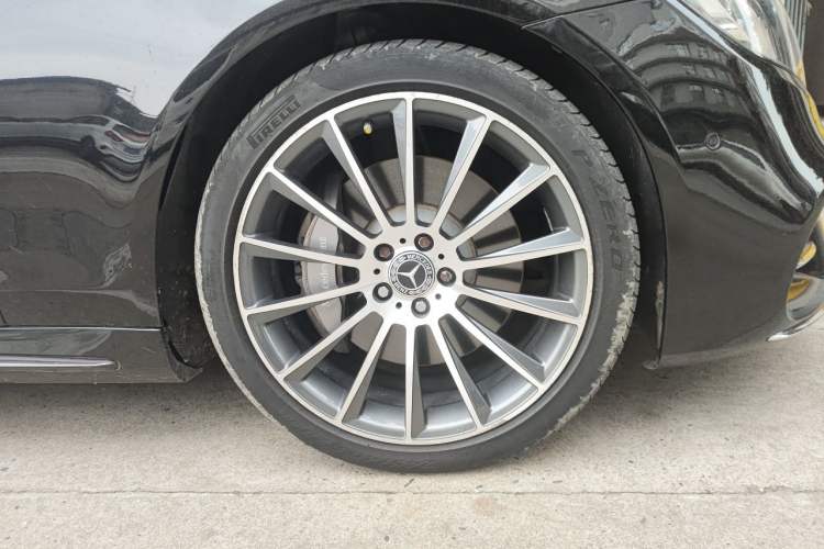 Used Mercedes-Benz S-Class 2018 S 450 L 4MATIC Right Front Wheel Hub