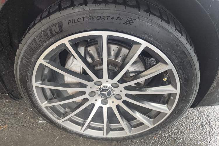 Used Mercedes-Benz S-Class 2018 S 350 L Right Front Wheel Hub