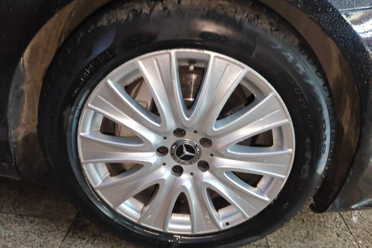 Used Mercedes-Benz S-Class 2018 S 320 L Right Front Wheel Hub