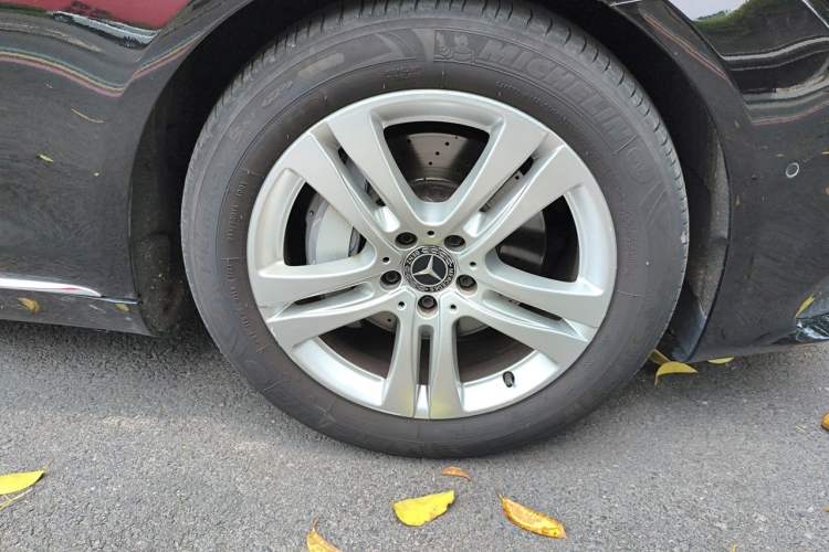 Used Mercedes-Benz S-Class 2018 S 350 L Right Front Wheel Hub