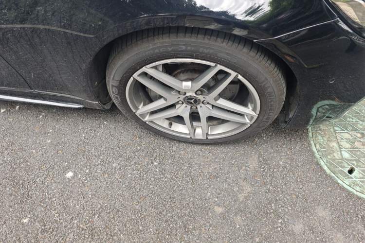 Used Mercedes-Benz S-Class 2018 S 450 L 4MATIC Right Front Wheel Hub