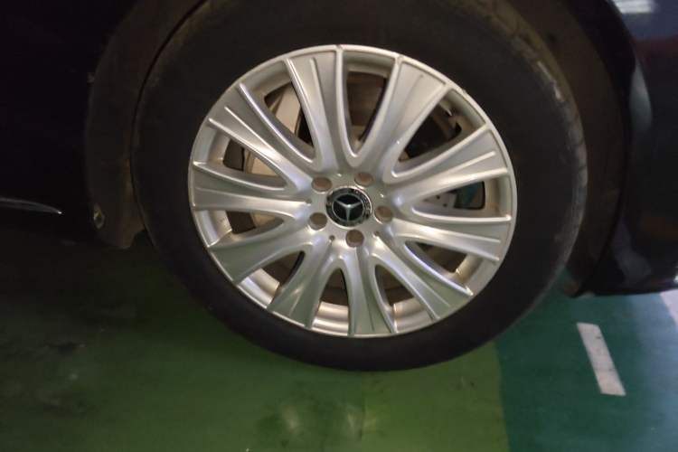 Used Mercedes-Benz S-Class 2018 S 320 L Right Front Wheel Hub