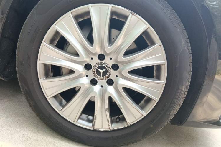 Used Mercedes-Benz S-Class 2018 S 320 L Right Front Wheel Hub