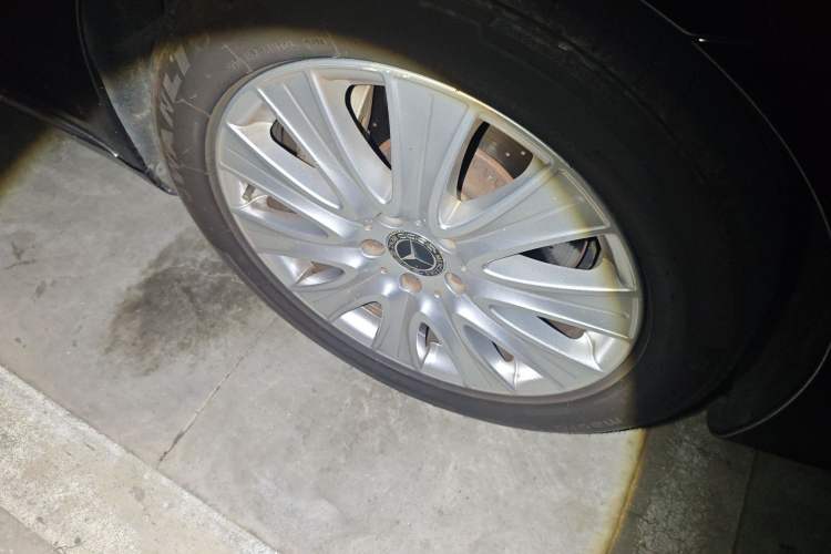 Used Mercedes-Benz S-Class 2018 S 320 L Right Front Wheel Hub