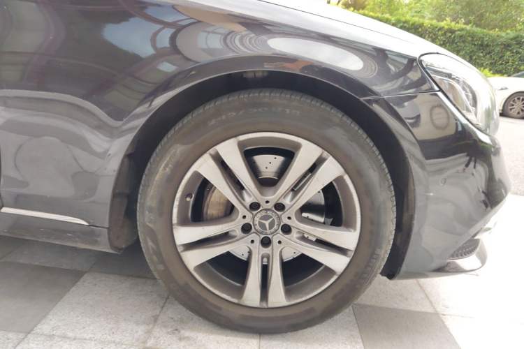 Used Mercedes-Benz S-Class 2018 S 350 L Right Front Wheel Hub