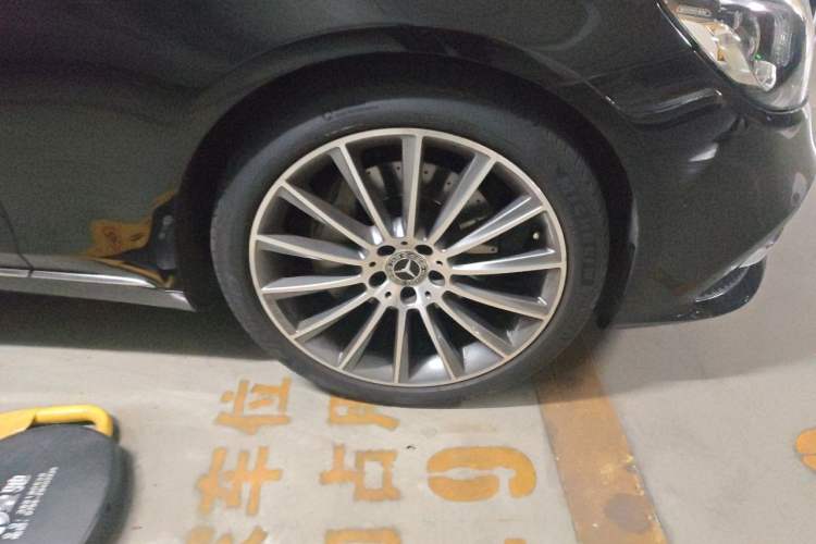 Used Mercedes-Benz S-Class 2018 S 350 L Right Front Wheel Hub