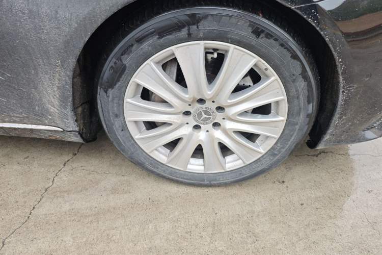 Used Mercedes-Benz S-Class 2018 S 320 L Right Front Wheel Hub