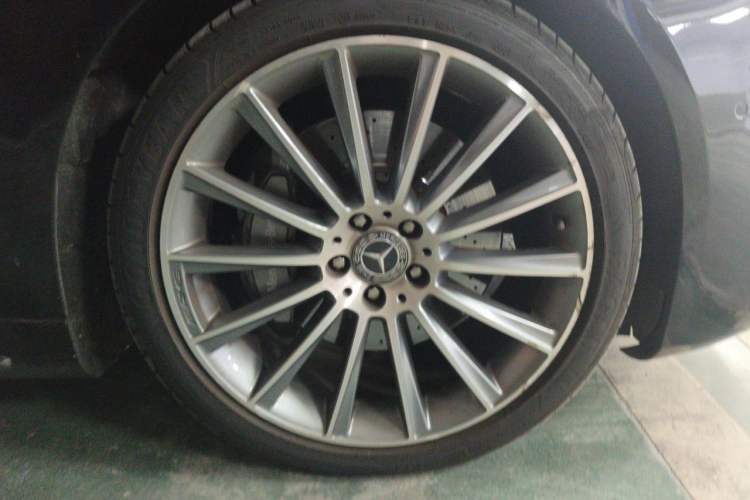 Used Mercedes-Benz S-Class 2018 S 450 L 4MATIC Excellence Special Edition Right Front Wheel Hub