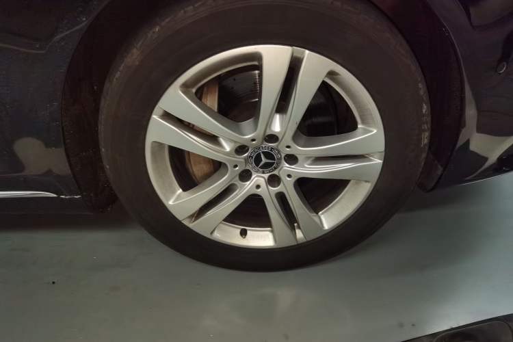 Used Mercedes-Benz S-Class 2018 S 350 L Right Front Wheel Hub