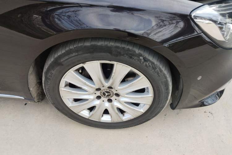 Used Mercedes-Benz S-Class 2018 S 320 L Right Front Wheel Hub