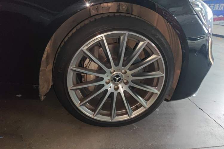 Used Mercedes-Benz S-Class 2018 S 450 L 4MATIC Excellence Special Edition Right Front Wheel Hub