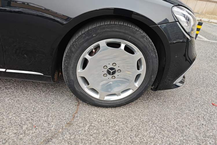 Used Mercedes-Benz S-Class 2018 S 320 L Right Front Wheel Hub