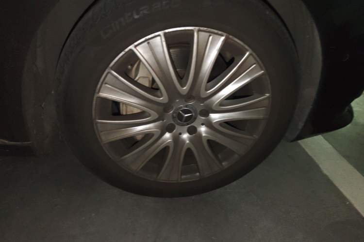 Used Mercedes-Benz S-Class 2018 S 320 L Right Front Wheel Hub