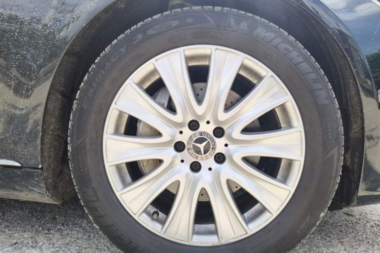 Used Mercedes-Benz S-Class 2018 S 320 L Right Front Wheel Hub