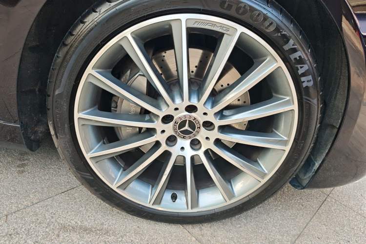 Used Mercedes-Benz S-Class 2018 S 450 L 4MATIC Excellence Special Edition Right Front Wheel Hub