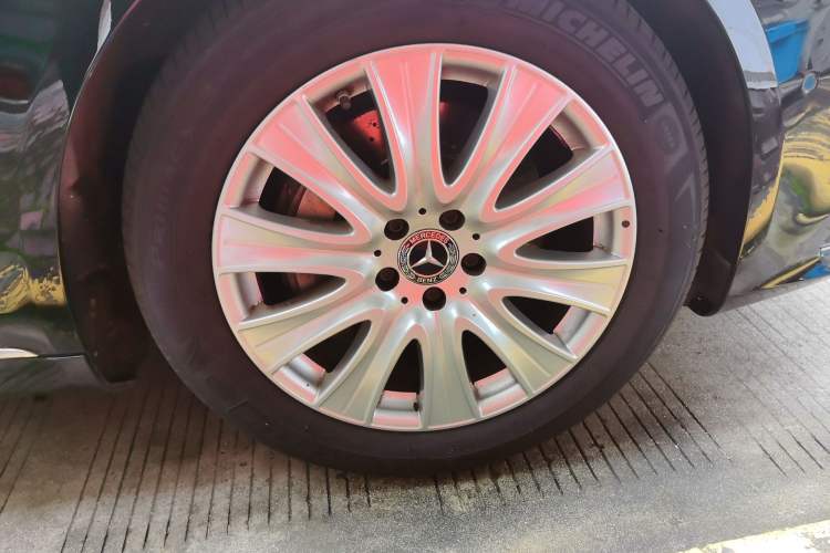 Used Mercedes-Benz S-Class 2018 S 320 L Right Front Wheel Hub
