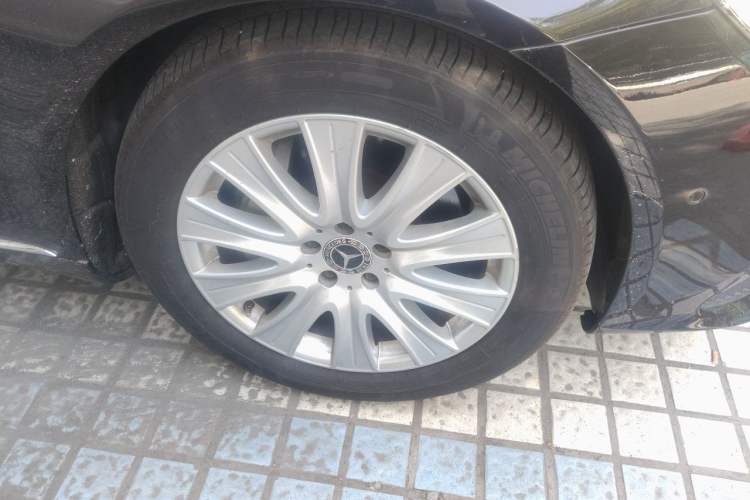 Used Mercedes-Benz S-Class 2018 S 320 L Right Front Wheel Hub