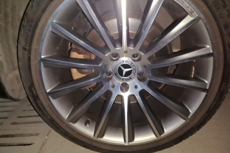 Used Mercedes-Benz S-Class 2018 S 350 L Right Front Wheel Hub