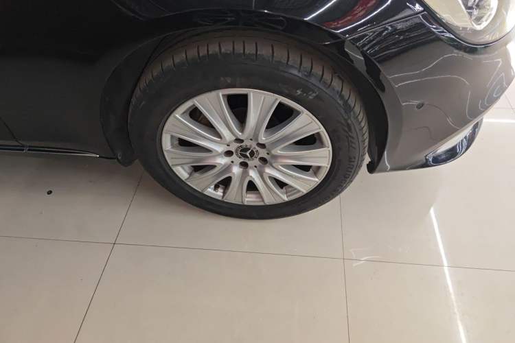 Used Mercedes-Benz S-Class 2018 S 320 L Right Front Wheel Hub