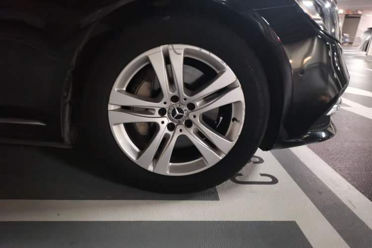 Used Mercedes-Benz S-Class 2018 S 350 L Right Front Wheel Hub