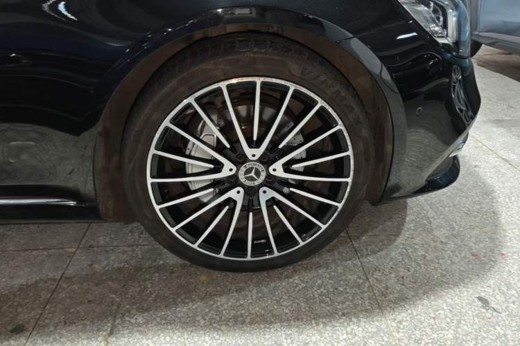 Used Mercedes-Benz S-Class 2018 S 320 L Right Front Wheel Hub