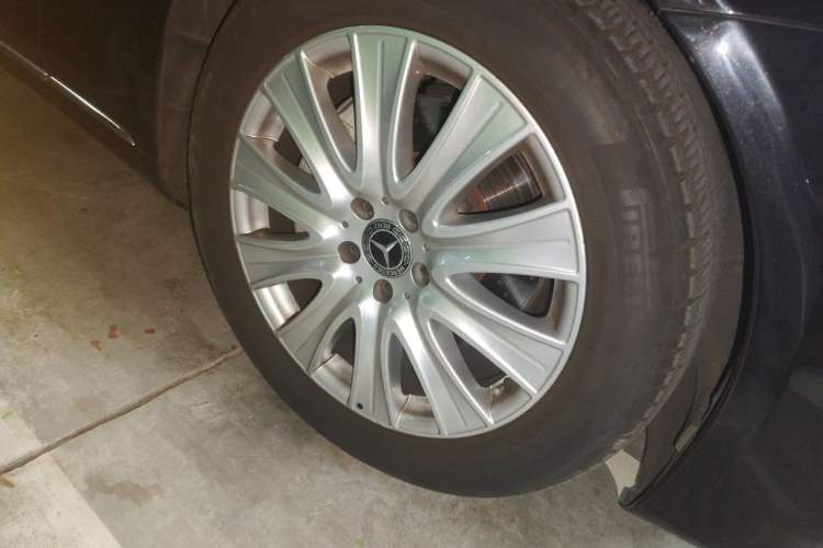 Used Mercedes-Benz S-Class 2018 S 320 L Right Front Wheel Hub