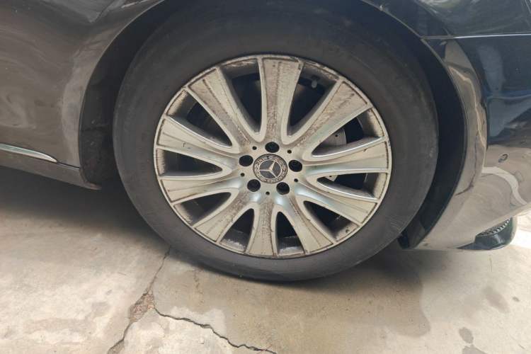 Used Mercedes-Benz S-Class 2018 S 320 L Right Front Wheel Hub