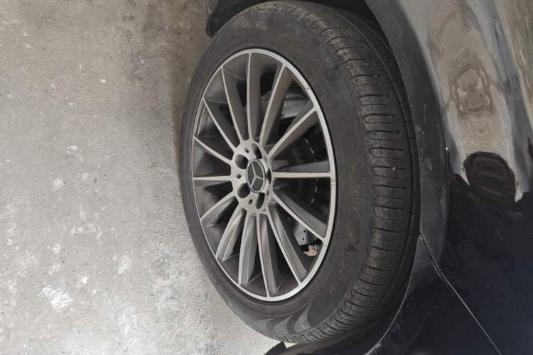 Used Mercedes-Benz S-Class 2018 S 320 L Right Front Wheel Hub