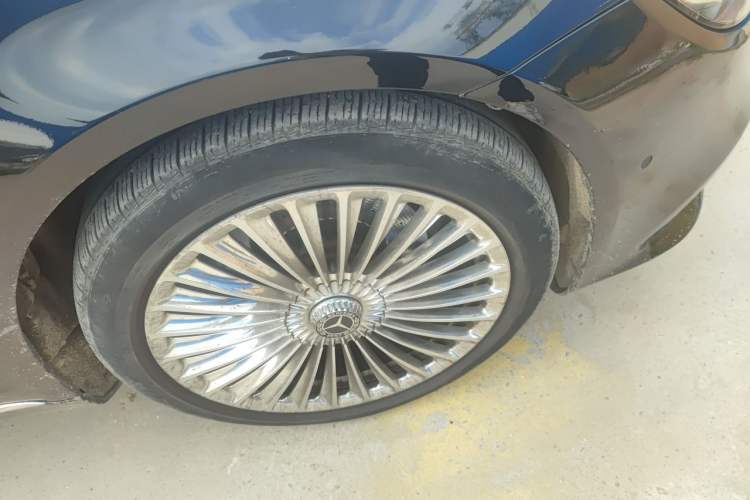 Used Mercedes-Benz S-Class 2018 S 320 L Right Front Wheel Hub