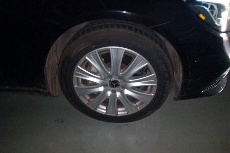 Used Mercedes-Benz S-Class 2018 S 320 L Right Front Wheel Hub
