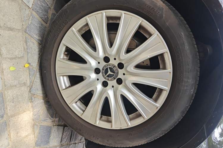 Used Mercedes-Benz S-Class 2018 S 320 L Right Front Wheel Hub