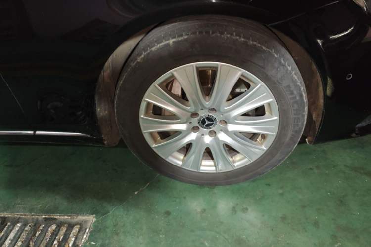 Used Mercedes-Benz S-Class 2018 S 320 L Right Front Wheel Hub