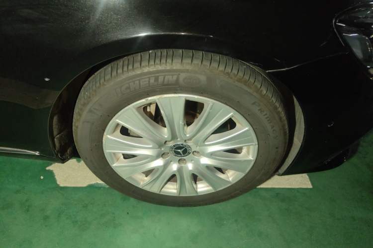 Used Mercedes-Benz S-Class 2018 S 320 L Right Front Wheel Hub
