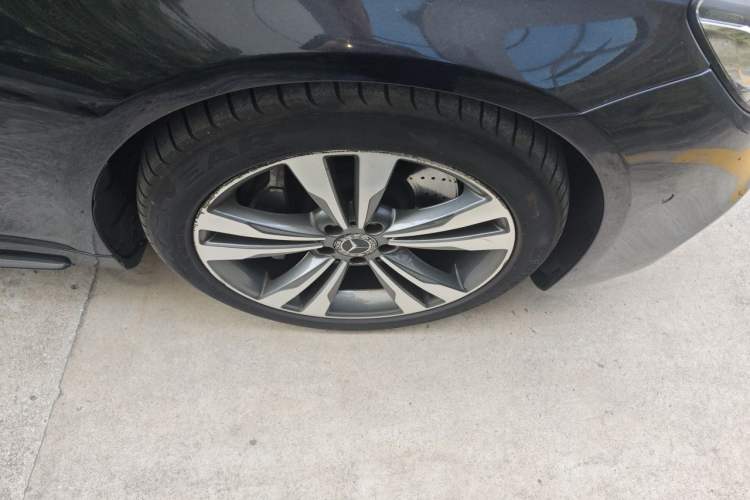 Used Mercedes-Benz S-Class 2018 S 450 L 4MATIC Excellence Special Edition Right Front Wheel Hub