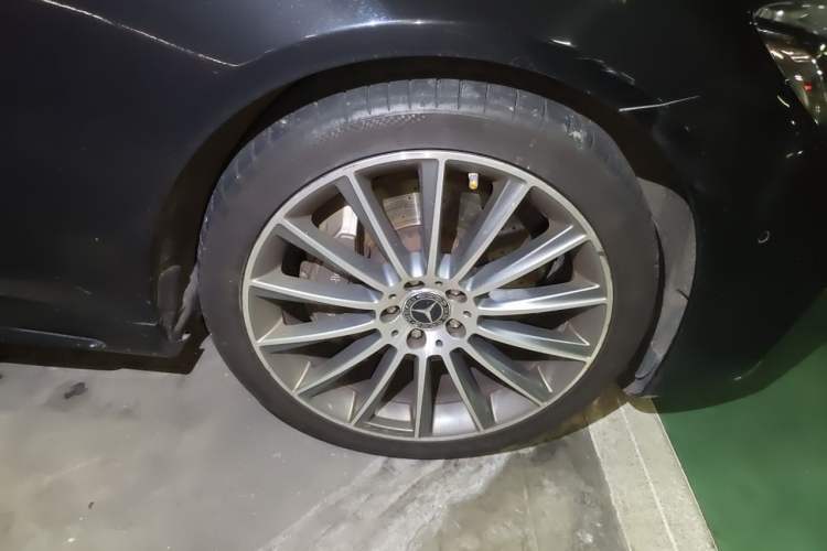 Used Mercedes-Benz S-Class 2018 S 450 L 4MATIC Excellence Special Edition Right Front Wheel Hub