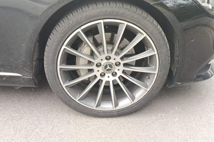 Used Mercedes-Benz S-Class 2018 S 320 L Right Front Wheel Hub
