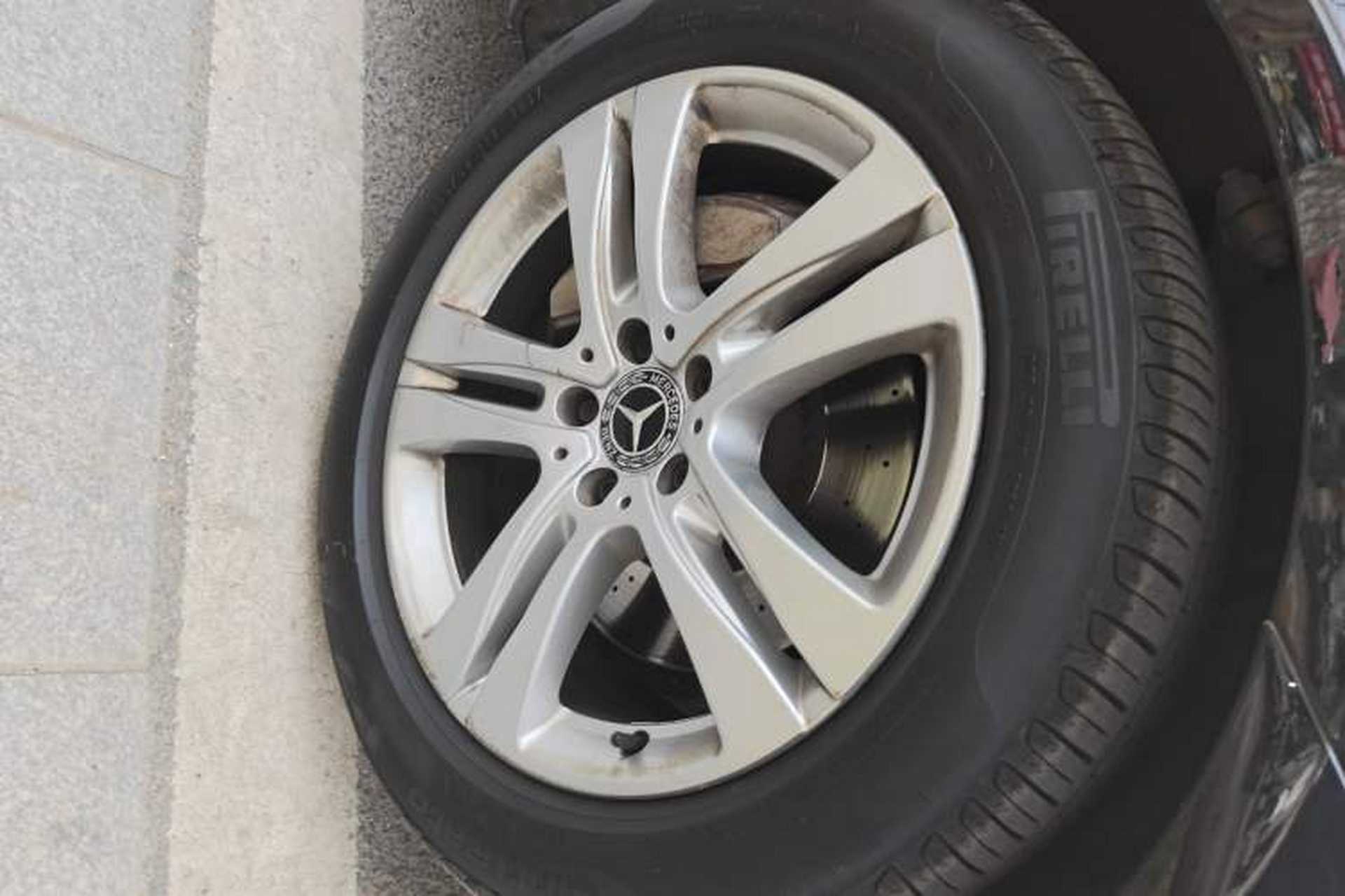 Used Mercedes-Benz S-Class 2018 S 350 L Right Front Wheel Hub
